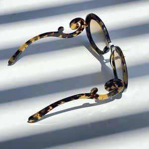 NEED GONE: Rare Prada Sunglasses